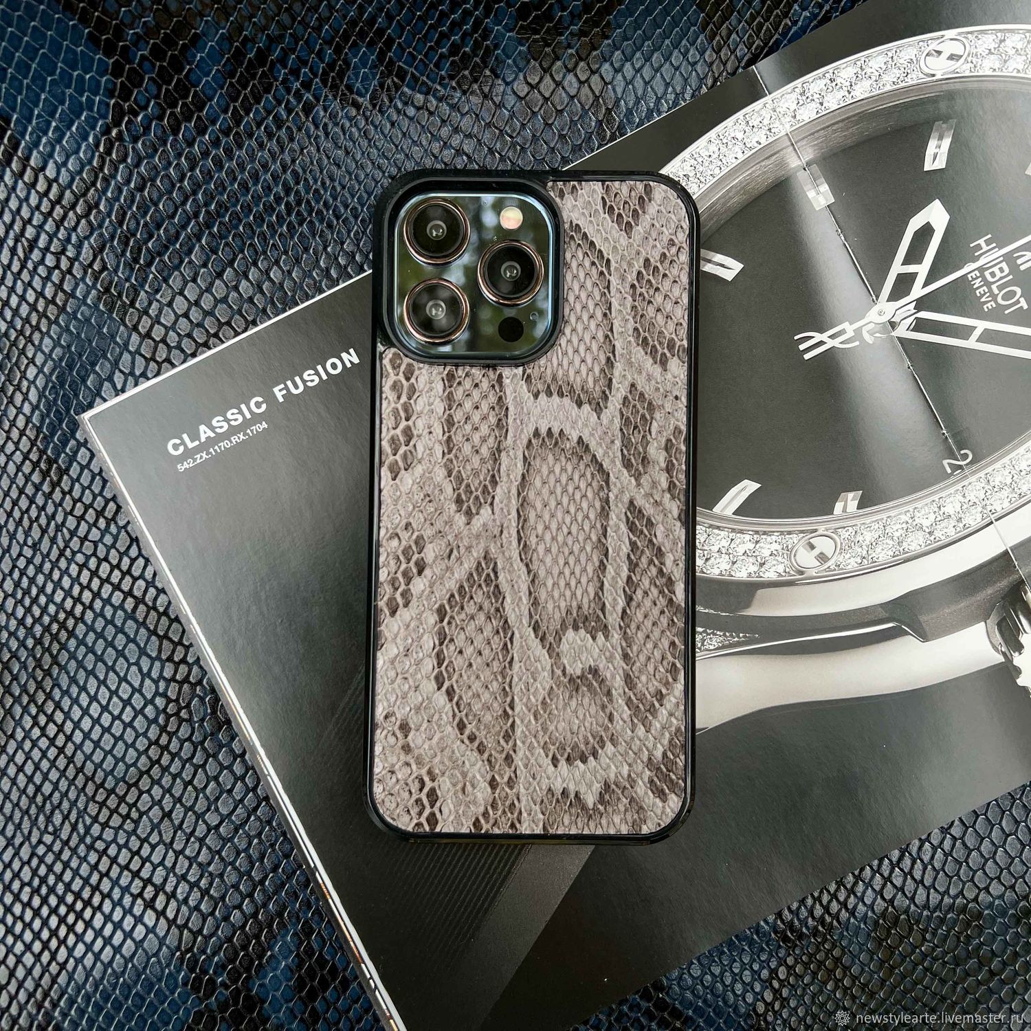 Чехол для iPhone 15 Pro Max из питона серый на заказ в интернет ...