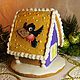 Пряники имбирные Новогодние 2016. 
Милый и уютный пряничный домик `Шале` желто-сиреневый с новогодним снегирем, несущим пряздничное поздравление, выполнен из пряничного теста с добавлением специй