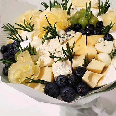 Сувениры и подарки ручной работы. Ярмарка Мастеров - ручная работа Букет из сыра "Гурман". Handmade.