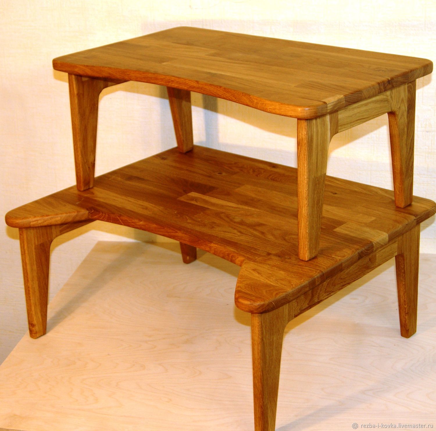 Столик для ноутбука из дерева