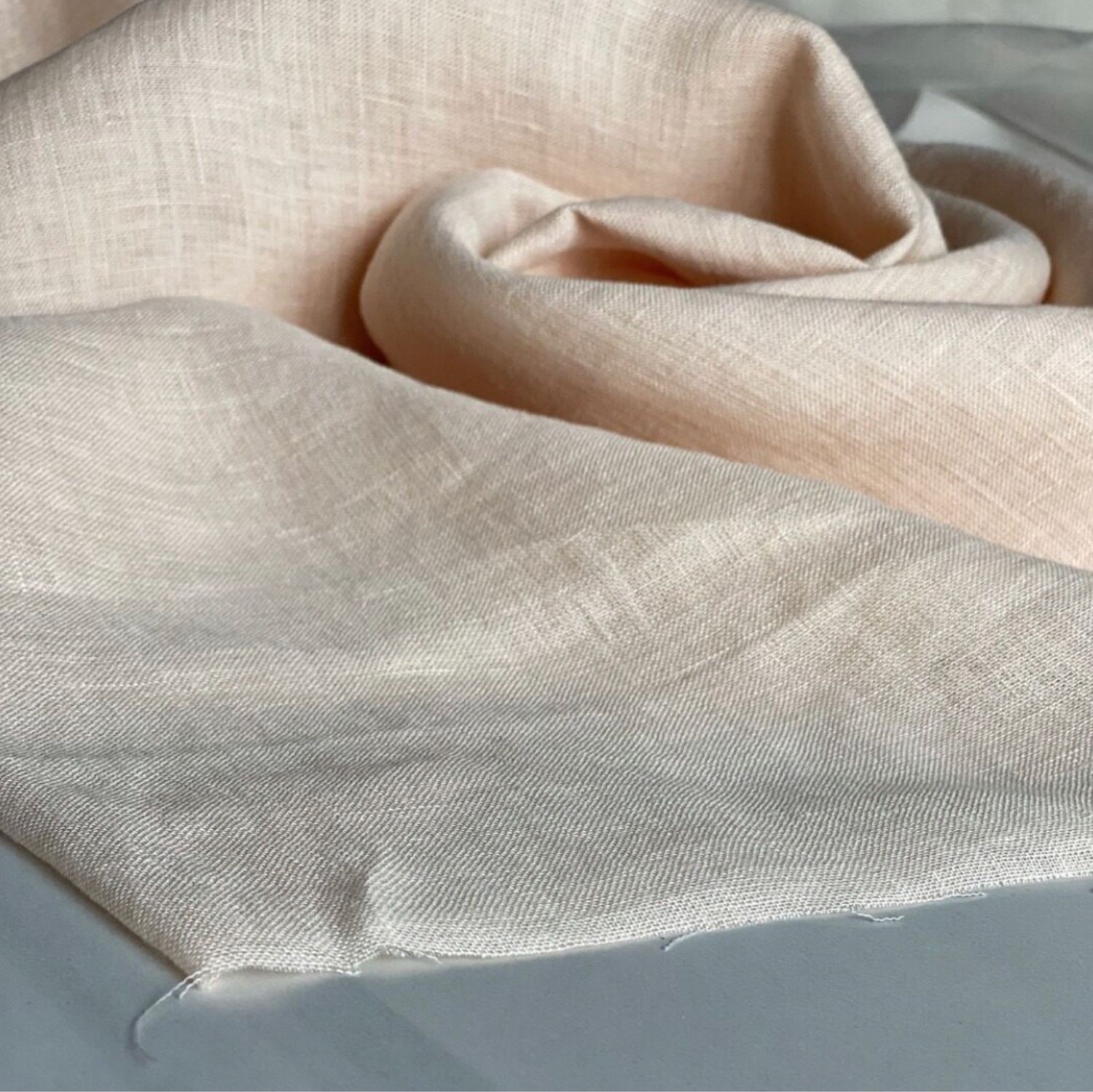 нежная вуаль. вуаль пудрового цвета. тюль вуаль. прозрачная шелковая ткань. тюль нежная.