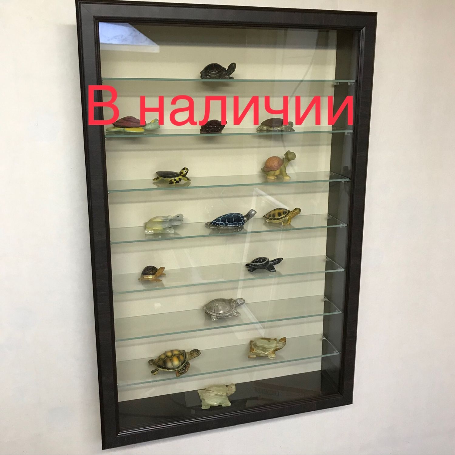 Настенный шкаф витрина для коллекций