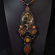 Two necklaces with agate and onyx