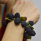 Украшения handmade. Livemaster - original item A bracelet made of beads: Raspberries and strawberries. Handmade.