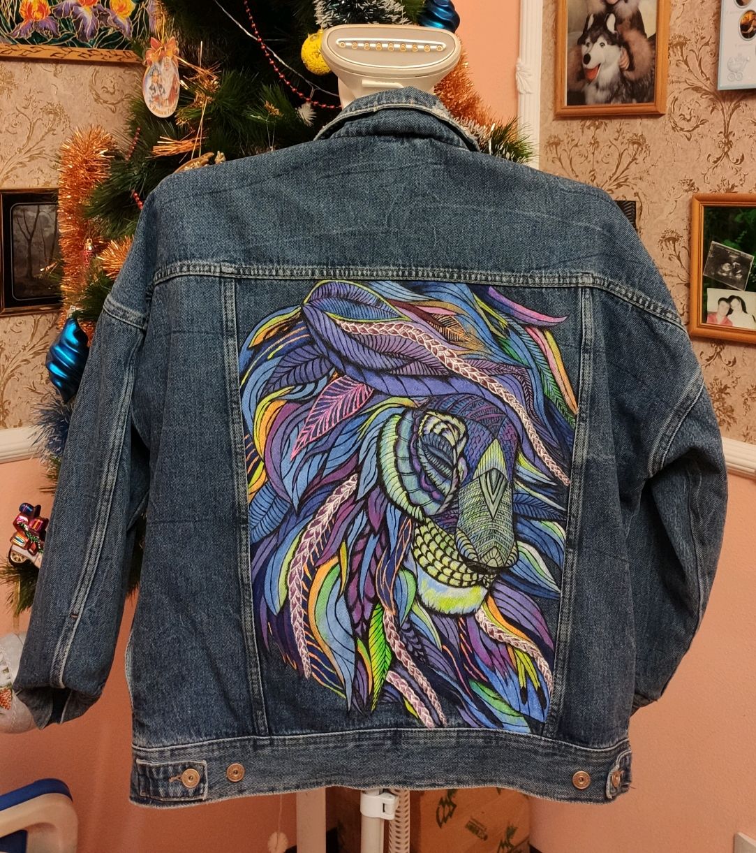 Раскрасить джинсовую куртку акриловыми красками