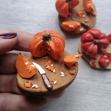 Куклы и игрушки ручной работы. Ярмарка Мастеров - ручная работа Тыква с кусочком для кукольной миниатюры - Еда для кукол. Handmade.