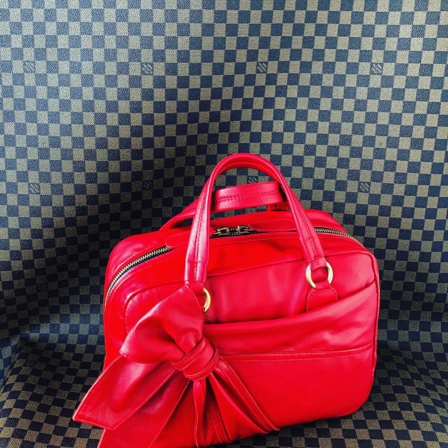 Маленькая красная сумка