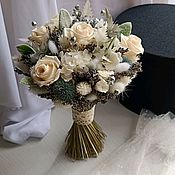 Букет невесты из стабилизированных роз и гортензии с бутоньеркой