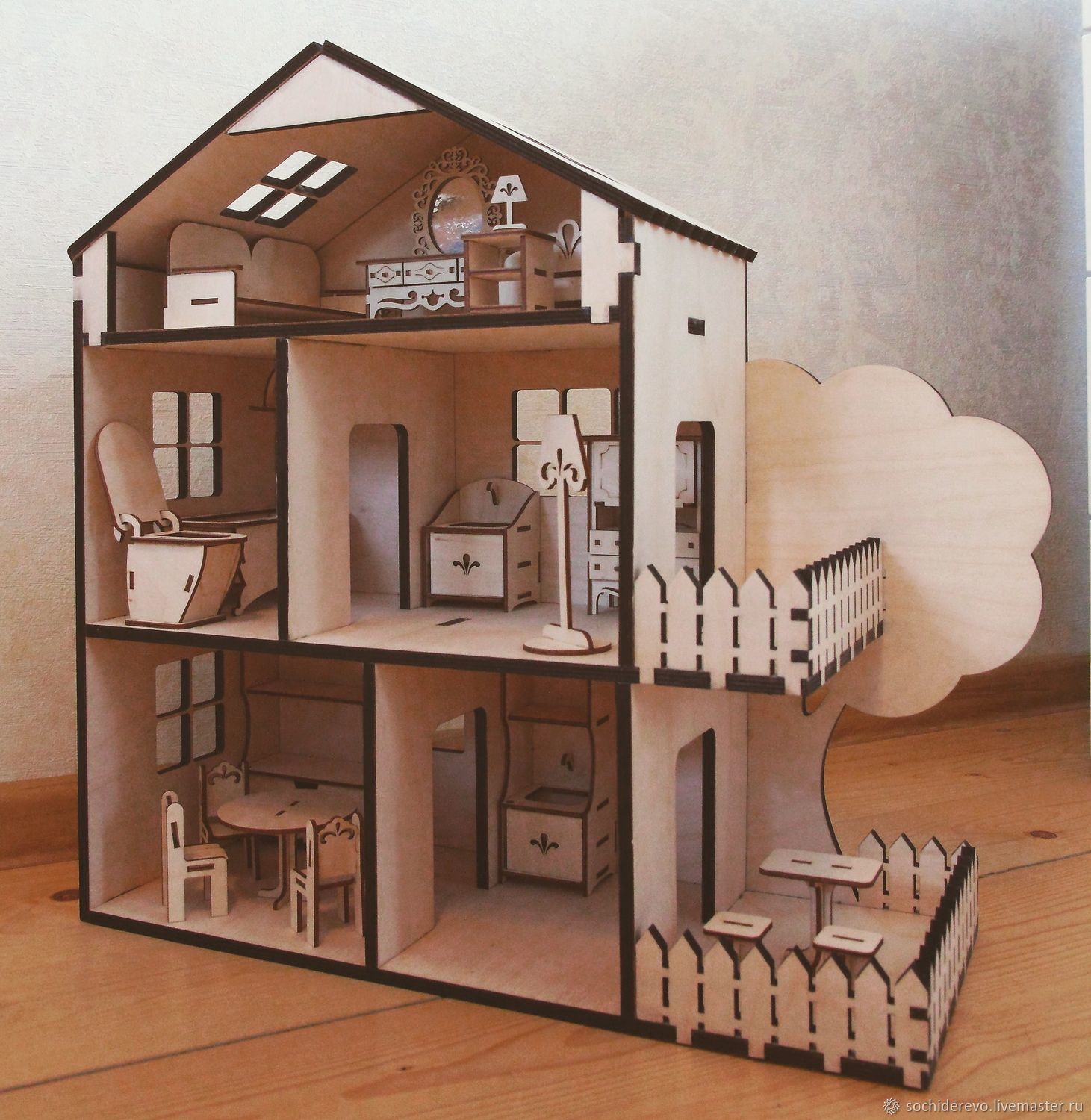 Деревянный кукольный домик с мебелью