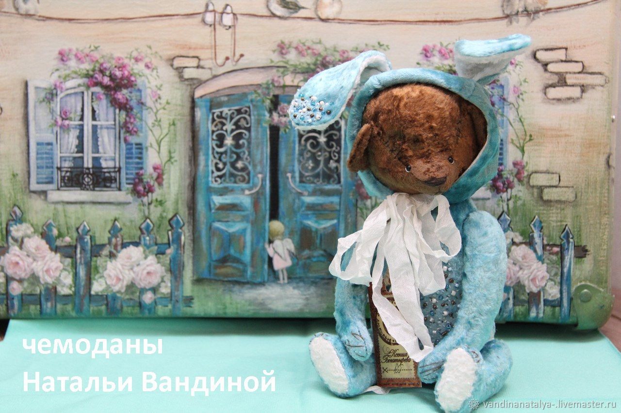 На заглавном фото- мишка Ксюши Богатырёвой