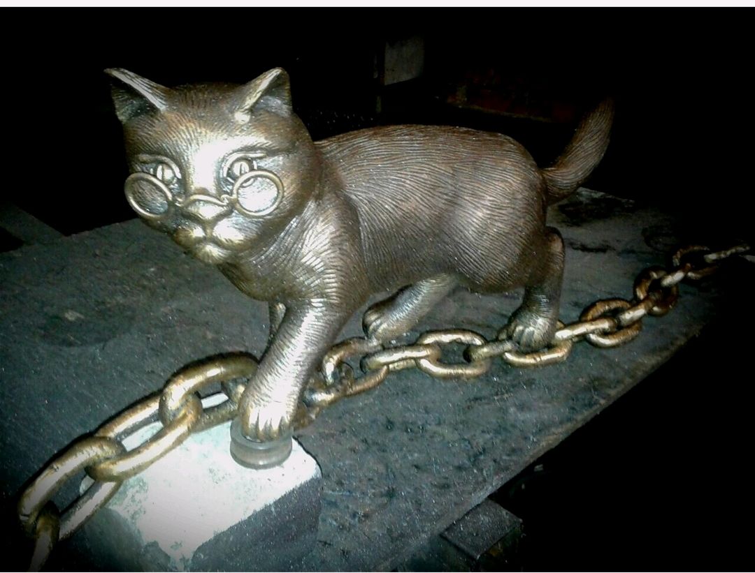 Включи железный кот. Кот ученый. Кот из металла. Скульптура кота из металла. Кованый кот.
