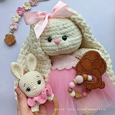 Куклы и игрушки ручной работы. Ярмарка Мастеров - ручная работа Подарочный набор на выписку, baby-box вязаная зайка. Handmade.