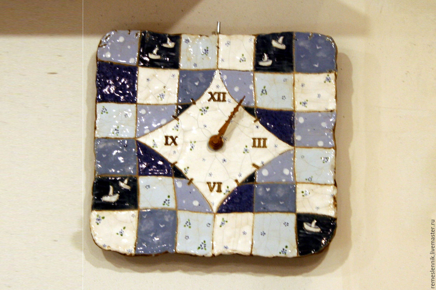 Пэчворк дрезденская тарелка. Часы пэчворк. Пэчворк часы настенные. Часы лоскут. Часы из лоскутков.