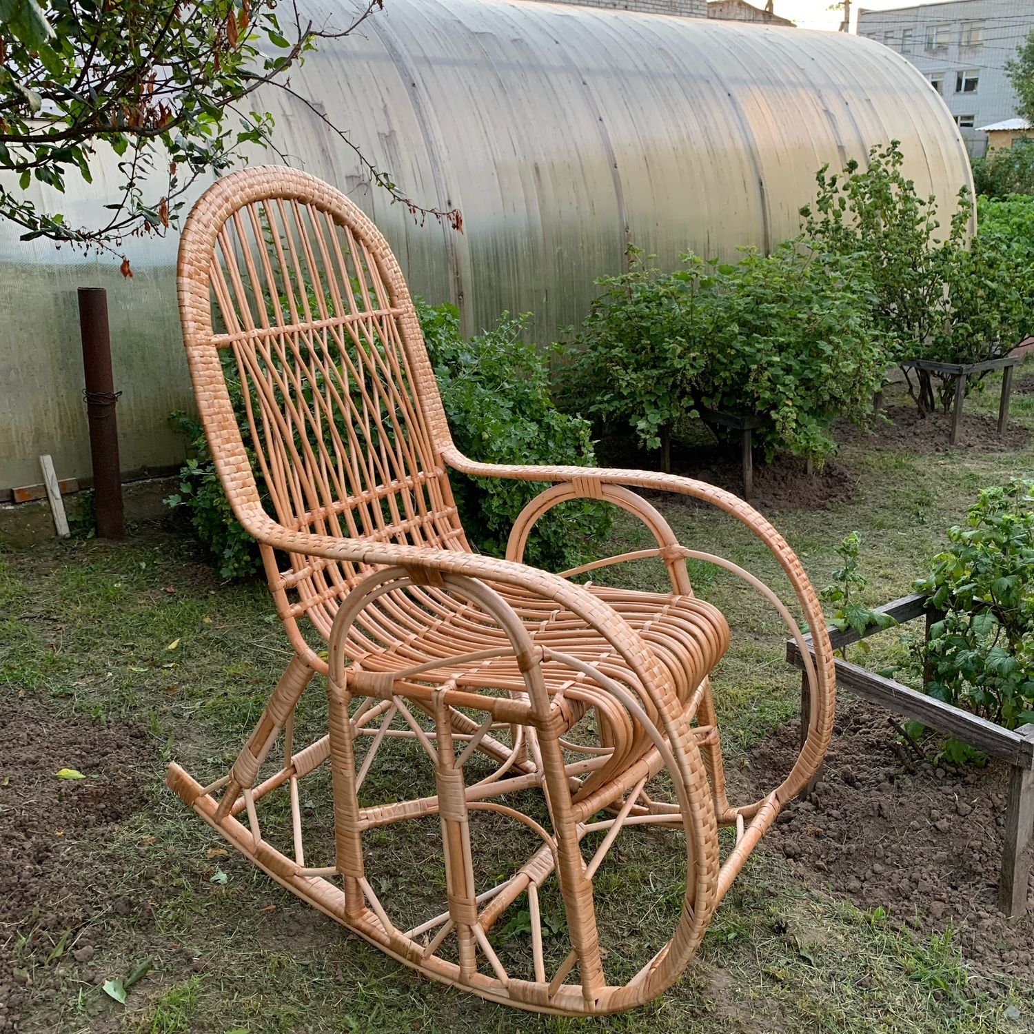Кресло качалка для дома и сада