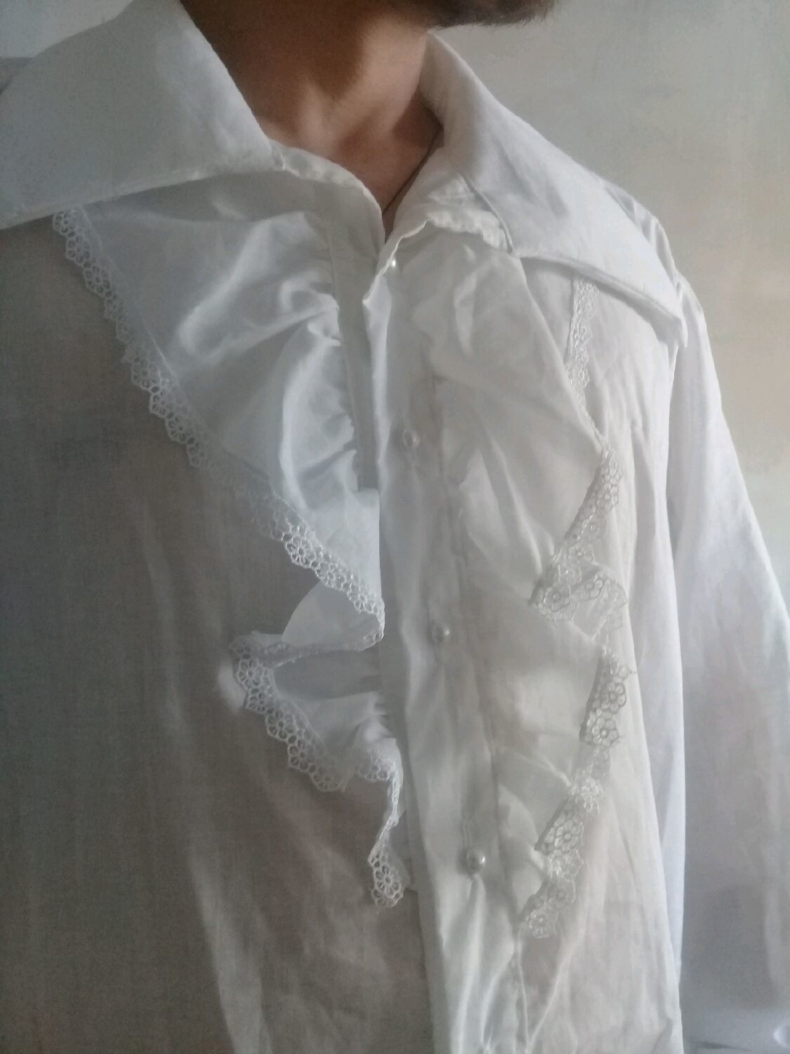 Мужская рубашка с кружевом