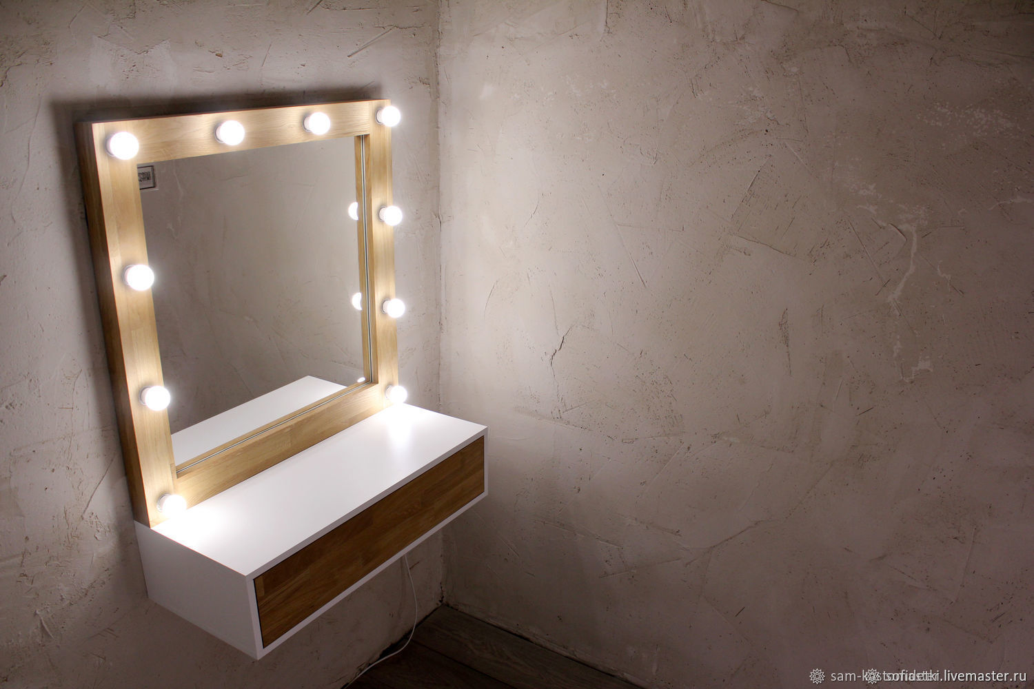 туалетное зеркало с полкой и подсветкой
