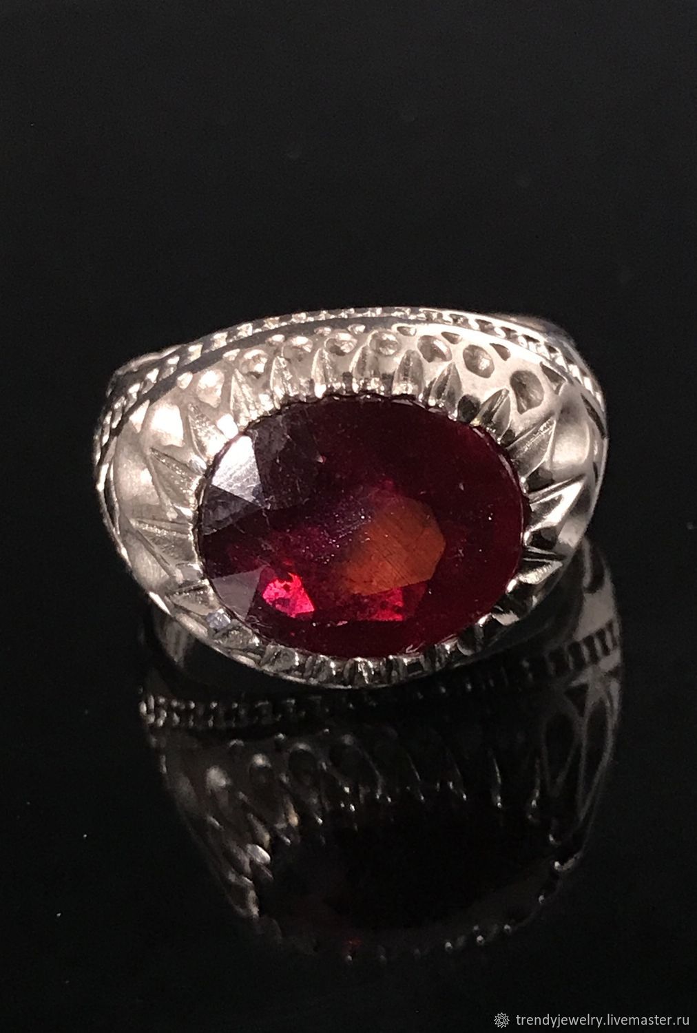 Большой перстень мужской с большим красным рубином из серебра 925 пробы ...