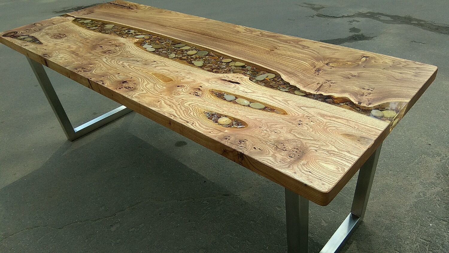 стол с имитацией дерева