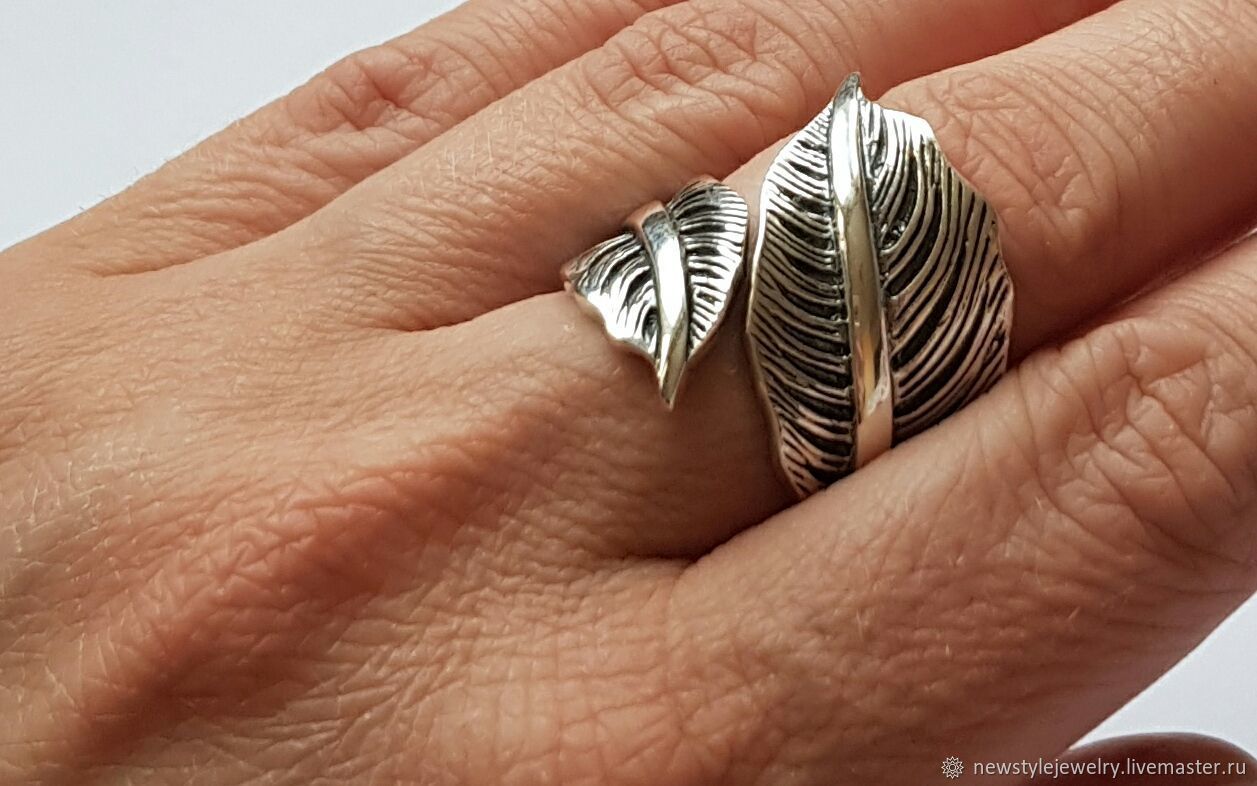 Блатные печатки. Печатки листьев. Мальтийский крест и дубовые листья печатка. Печатка с гербом b-rt777-2. Золотая печатка кп1070.