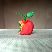 Яблоко из пластилина