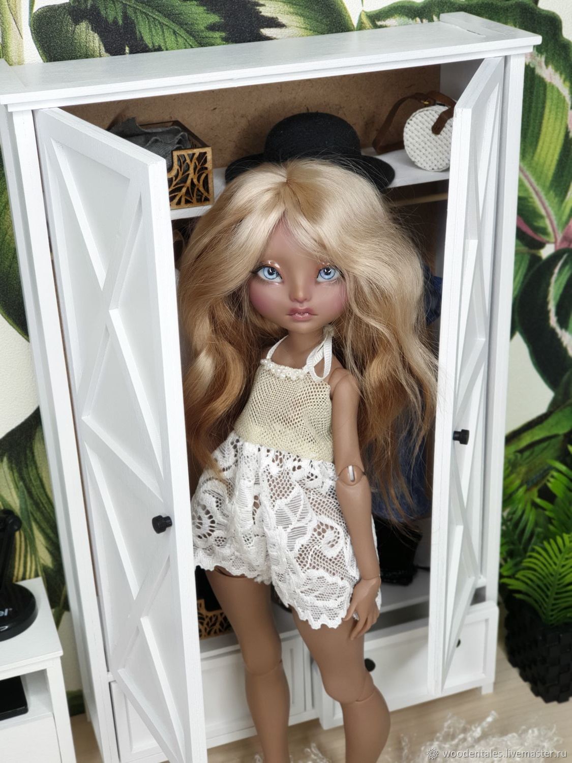белый шкаф для кукол