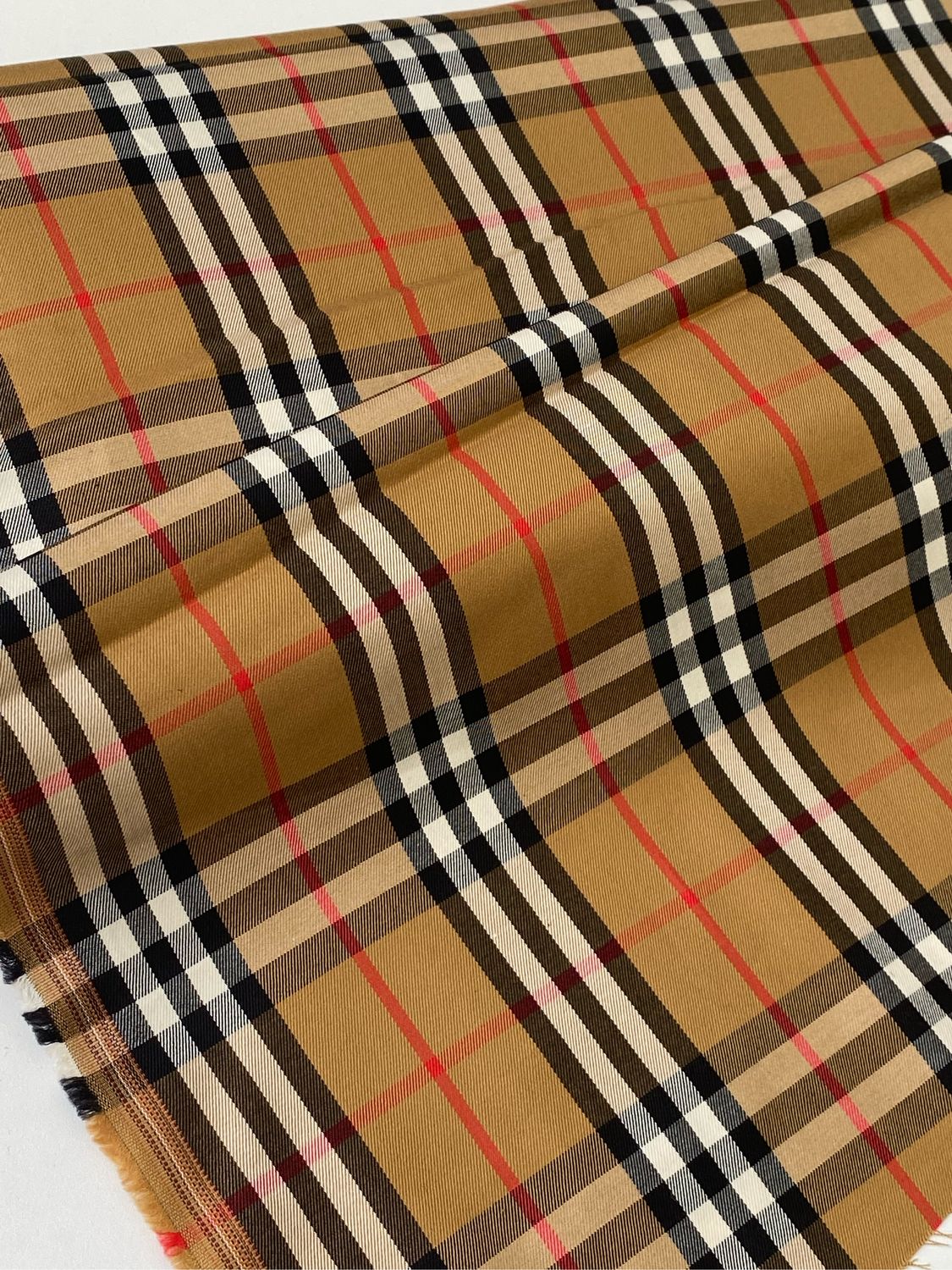 Ткань хлопок клетка. Клетка Барбери. Ткань Барбери. Ткань Burberry клетка. Ткань Burberry клетка хлопок.