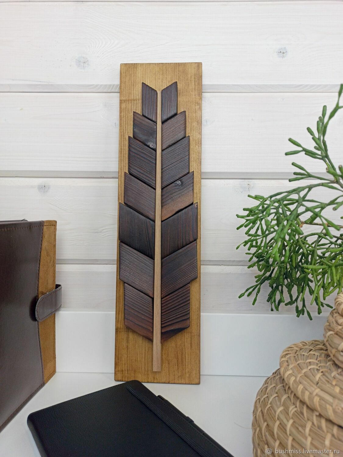 Панно из дерева "Перо", цвет коричневый в интернет-магазине на Ярмарке ...