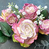 Новогодняя дизайнерская елочка 42 см с розами из полимерной глины