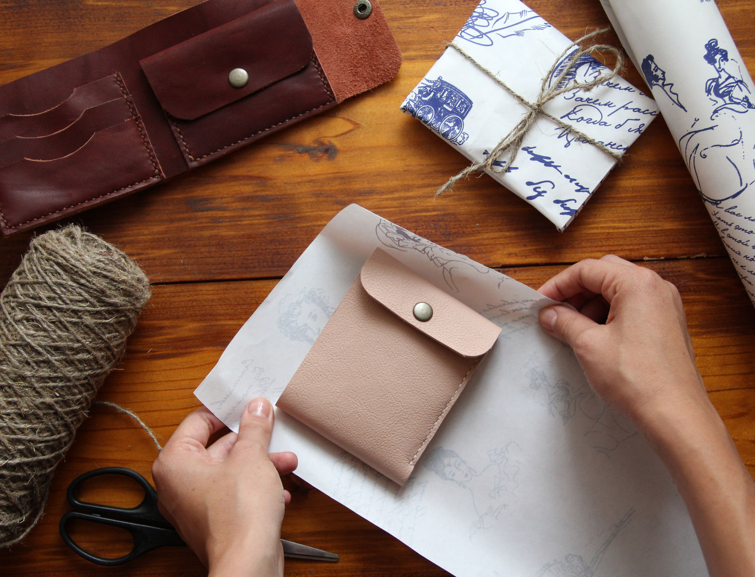 Упаковываем наши в крафтовую бумагу