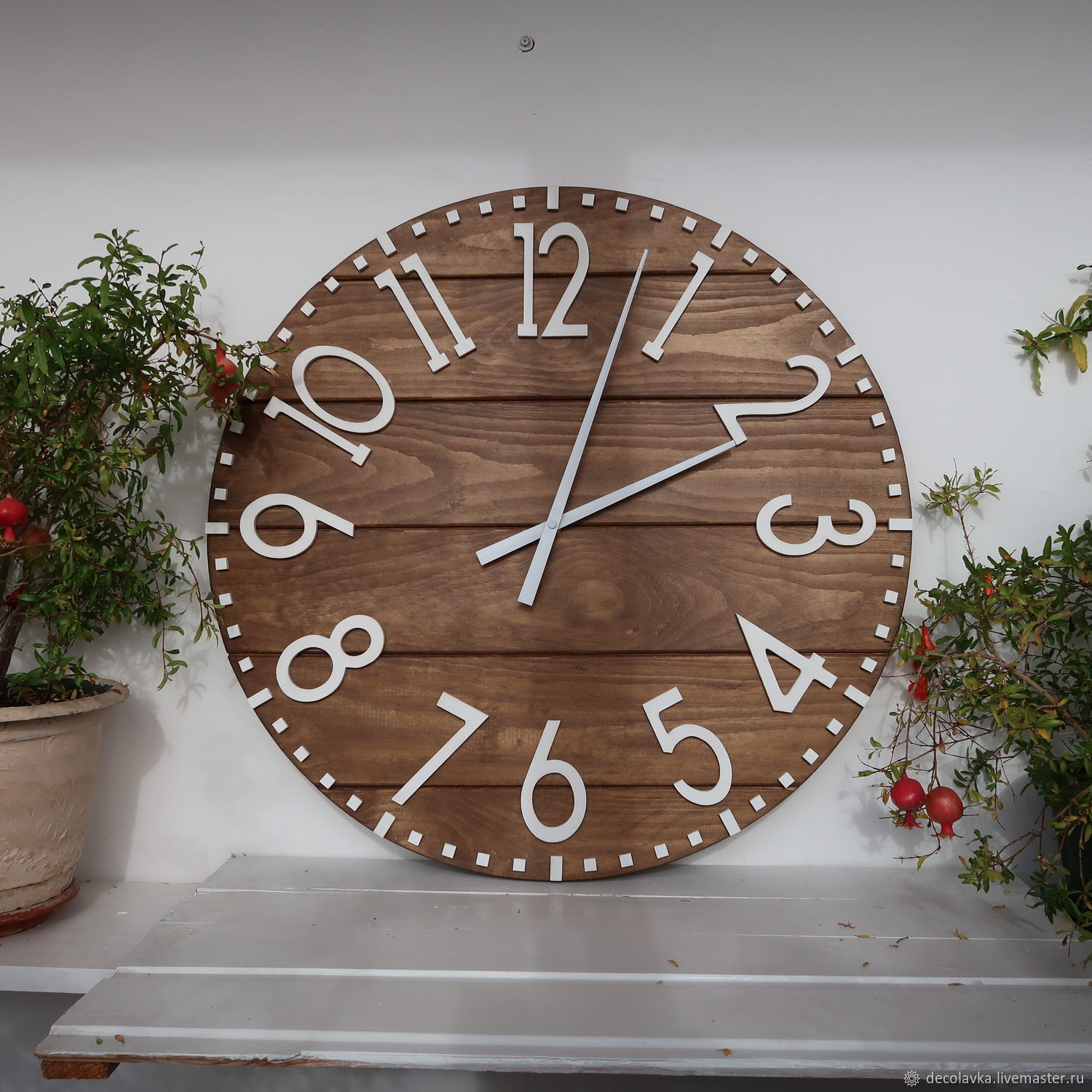 Часы ижевск магазины. Новогодние деревянные часы. Часов деревянный 50 на 50. Циферблаты часов под дерево.