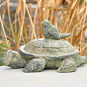 Дача и сад handmade. Livemaster - original item Turtle figurine with a bird concrete in Antique style for the garden. Handmade.