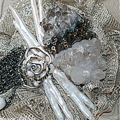 Украшения ручной работы. Ярмарка Мастеров - ручная работа Брошь из кружева с жемчугом и кварцем  "Пробуждение". Handmade.