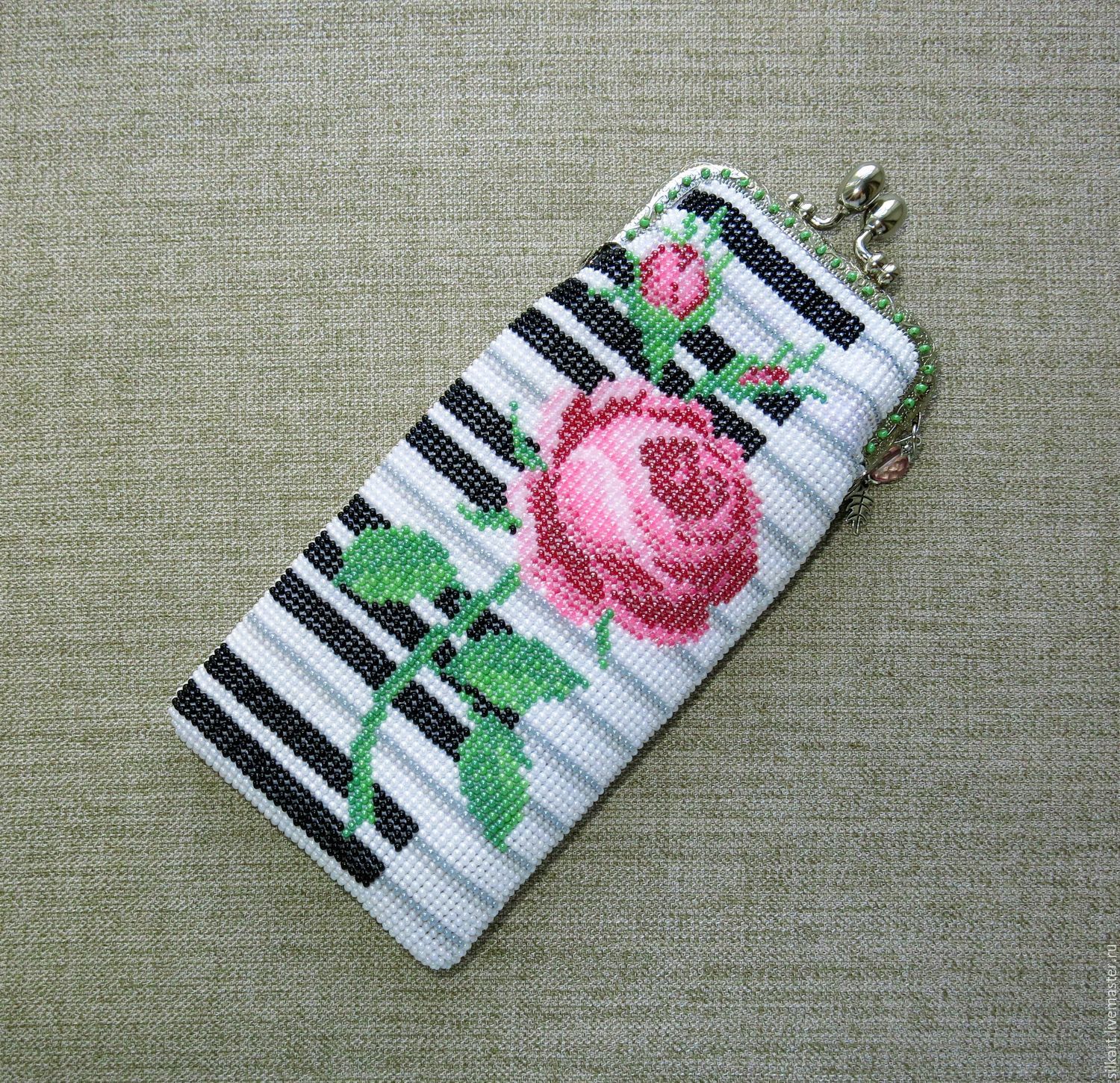 Glasses case "playing the piano" with rose clasp ...