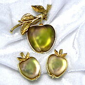 Винтаж handmade. Livemaster - original item Set of Apples, Sarah Coventry, USA, brooch and clips, frosted glass. Handmade.