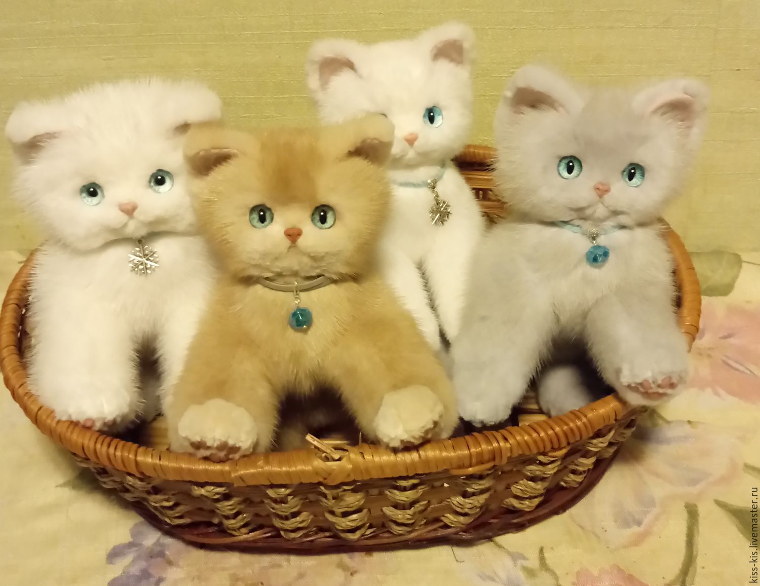 Мягкая игрушка кошка с котятами в корзинке