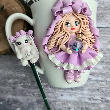 Посуда ручной работы. Ярмарка Мастеров - ручная работа Кружка с куколкой. Handmade.