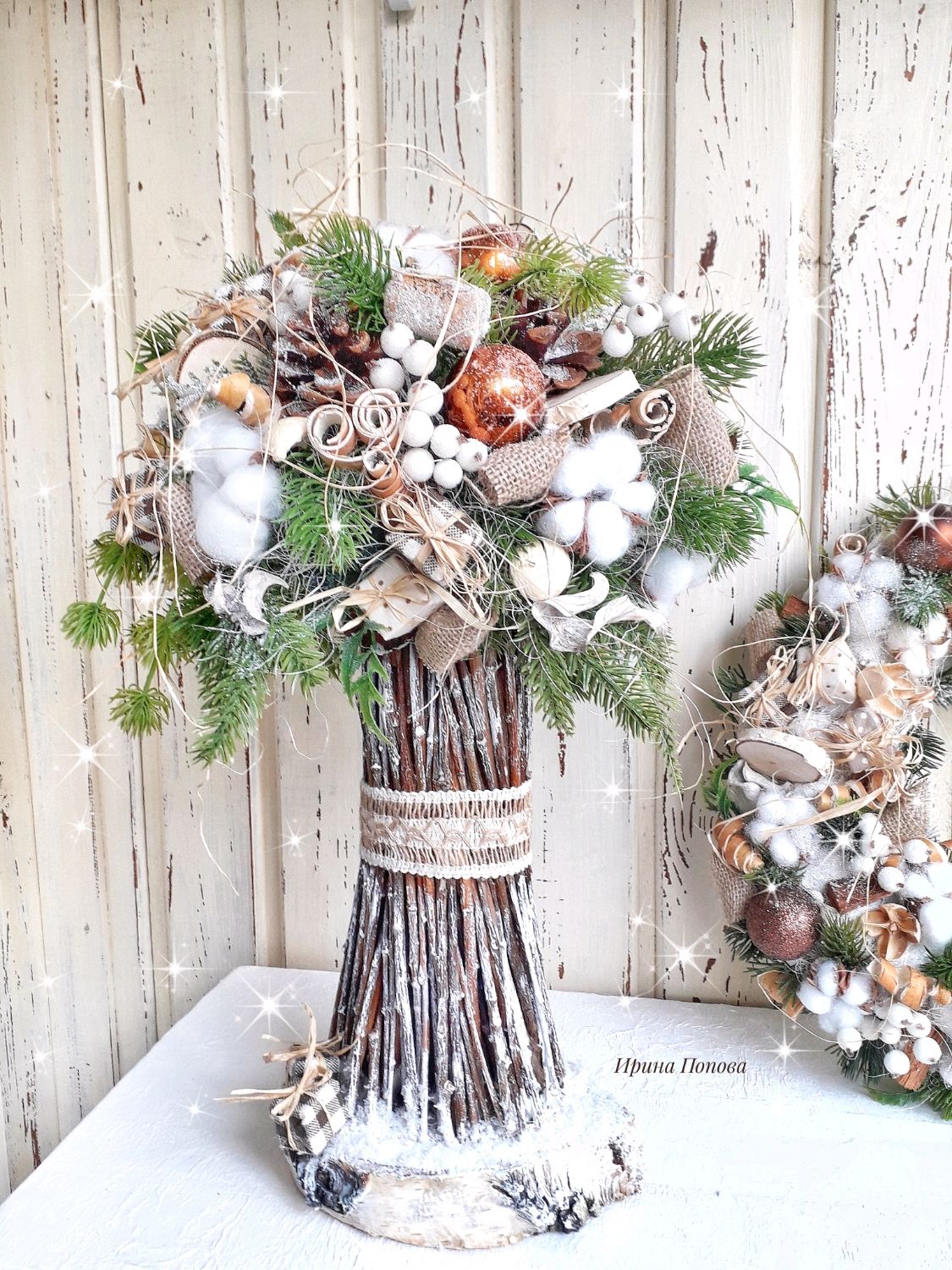 Новогодняя композиция с фонариком. Новогодние флористические композиции. Новогодние интерьерные композиции. Оригинальные новогодние композиции. Оригинальные зимние композиции.