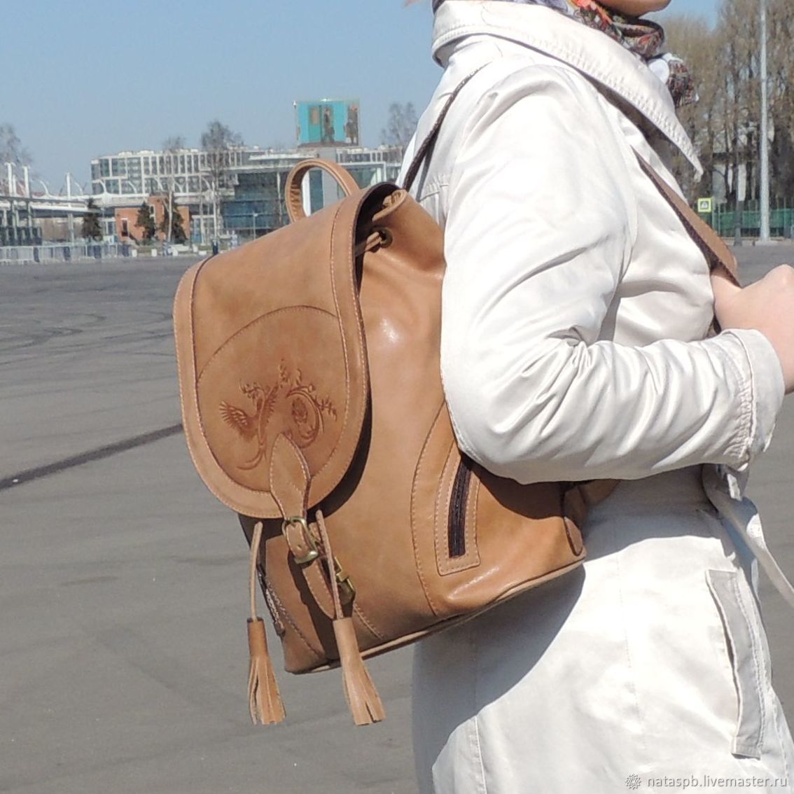 Бежевый рюкзак женский с чем носить