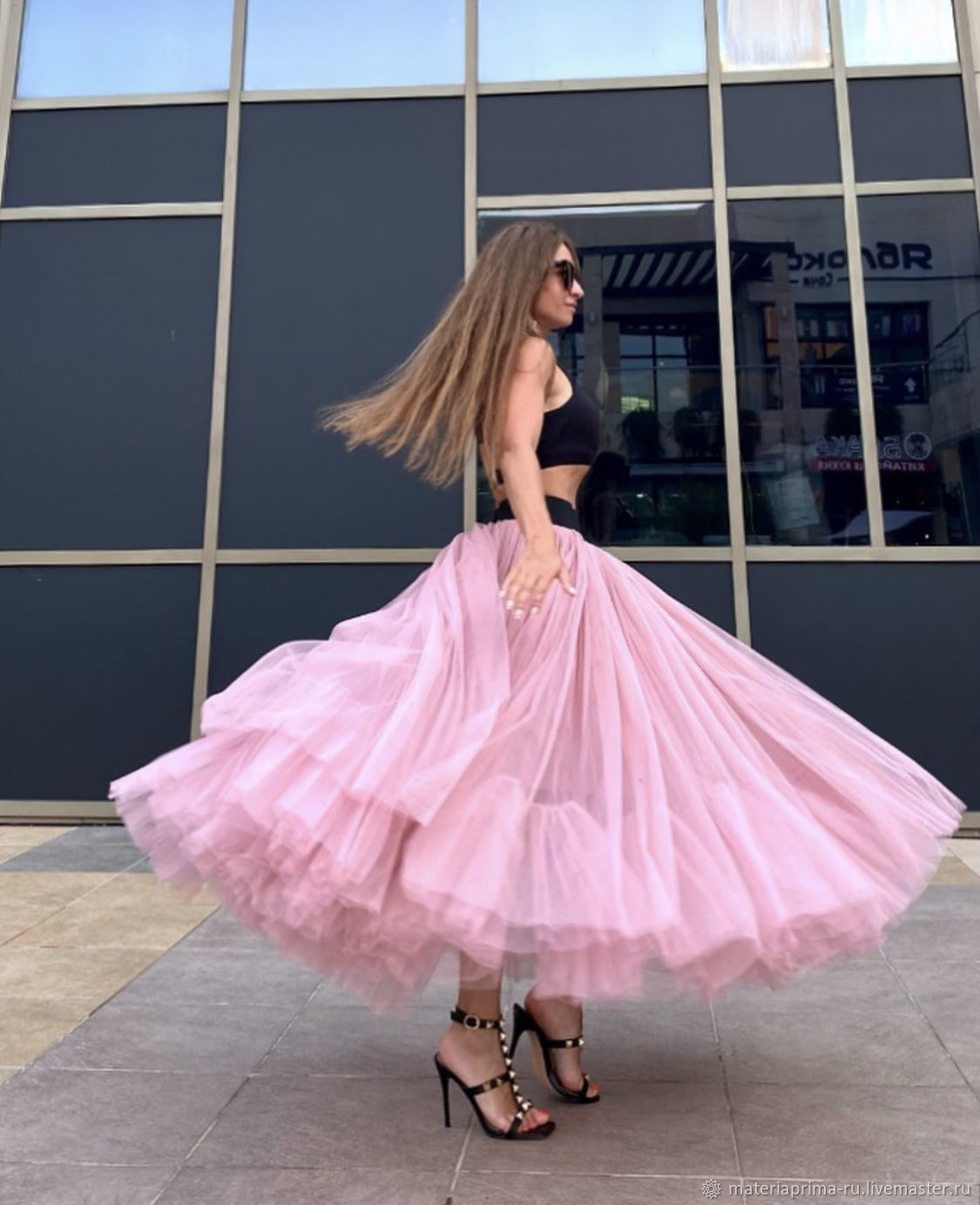 Кендалл Дженнер в розовом платье пышном