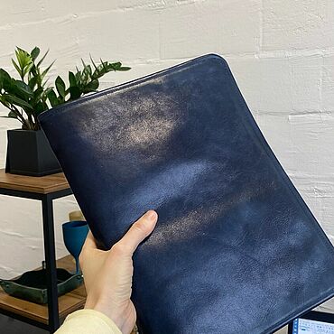 Канцелярские товары ручной работы. Ярмарка Мастеров - ручная работа Кожаная папка-органайзер для документов с нанесением. Handmade.