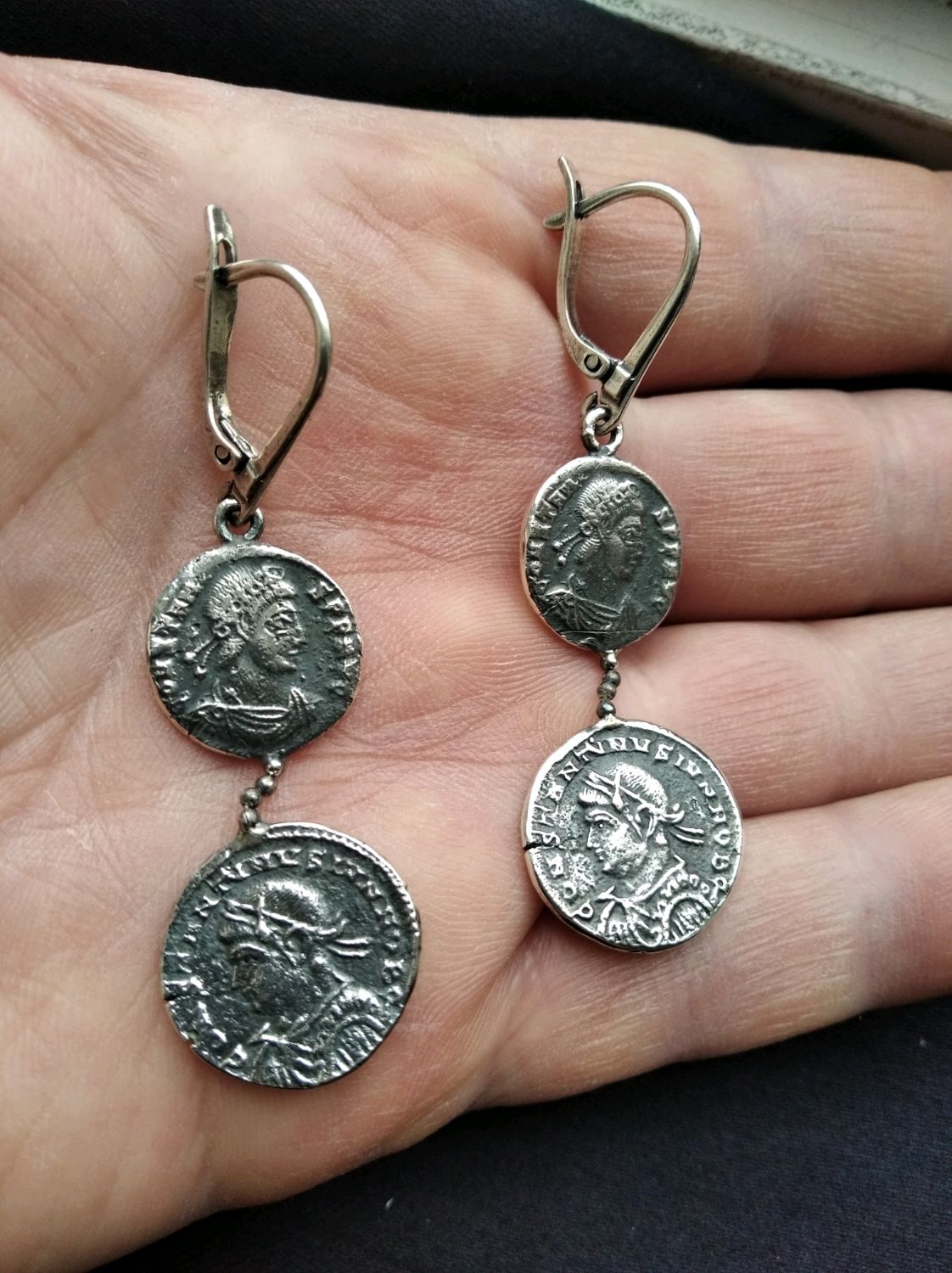Серьги в виде монеты