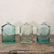 Бутылки прозрачные пузатые с эмблемой