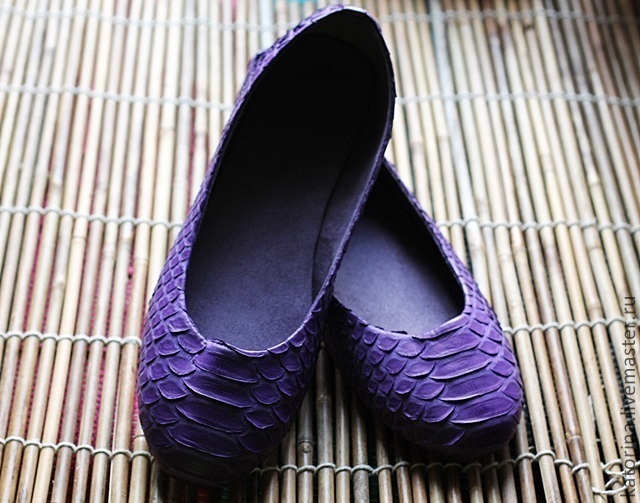 purple ballet pumps