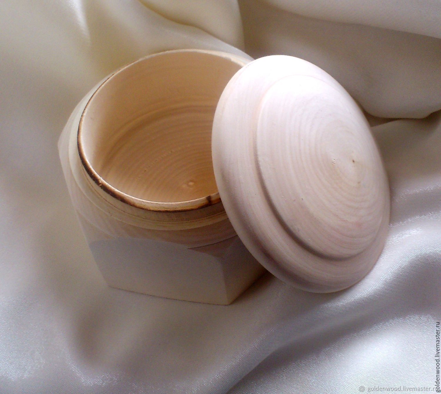 доска из липы 250 н а 250. заготовка деревянная шкатулка из липы. заготовки из липы. заготовка. заготовка для нард из дерева.