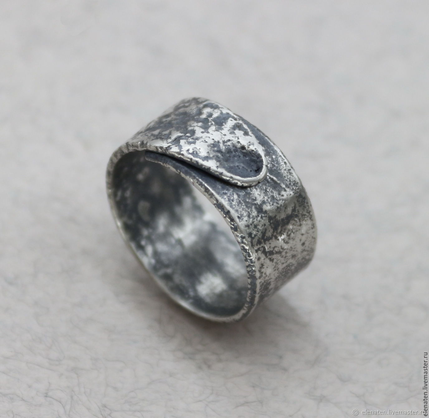 Серебряное кольцо r822