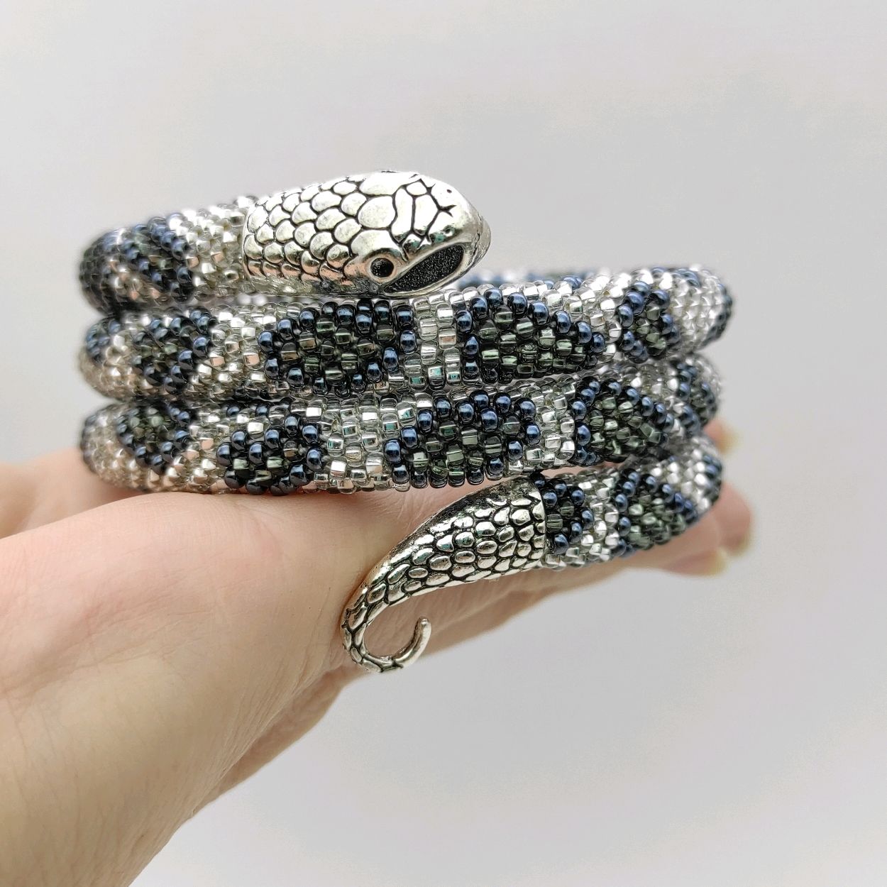 Серебристая змея