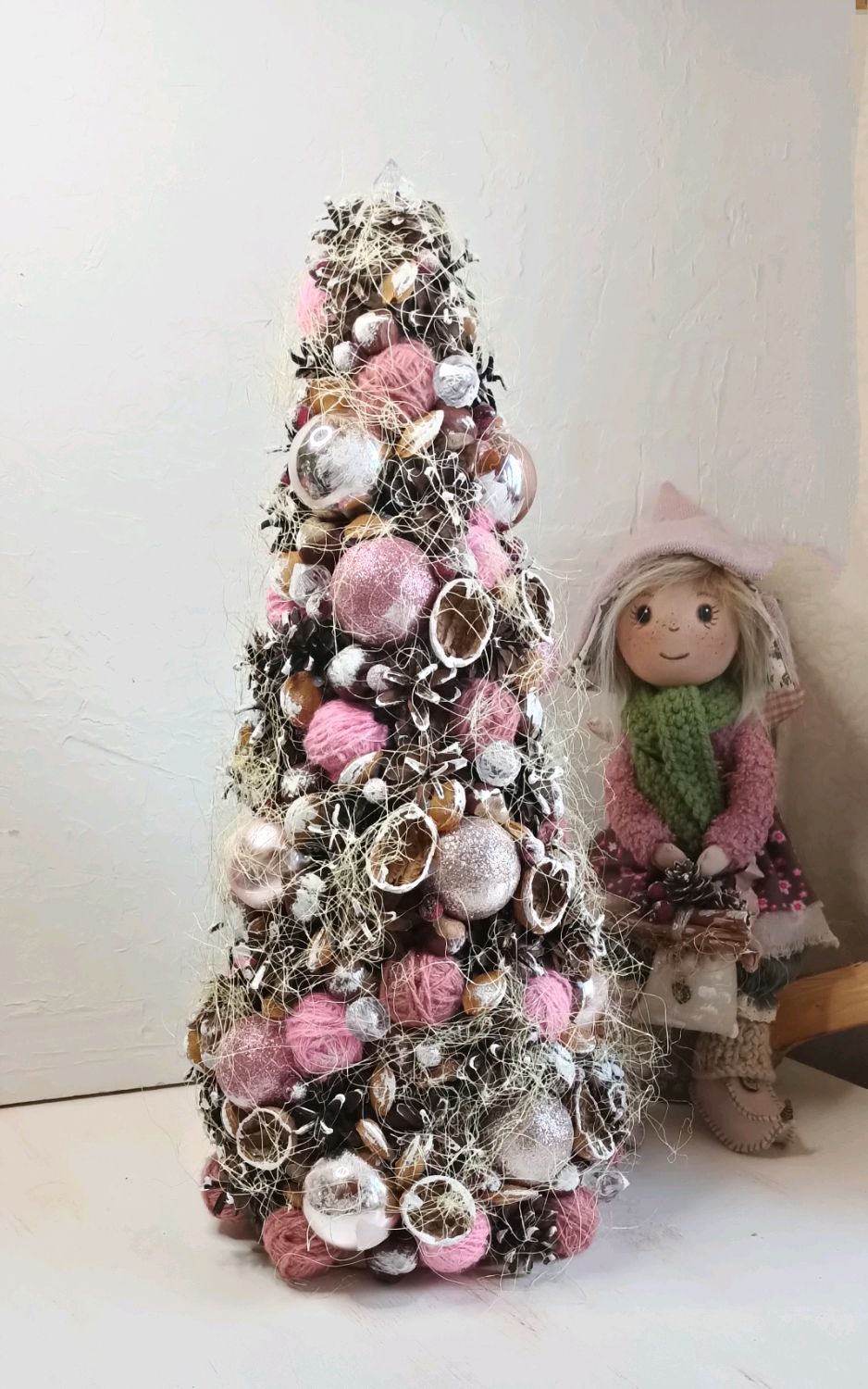 Елка из шишек Красочное Рождество 51 см (Hogewoning)