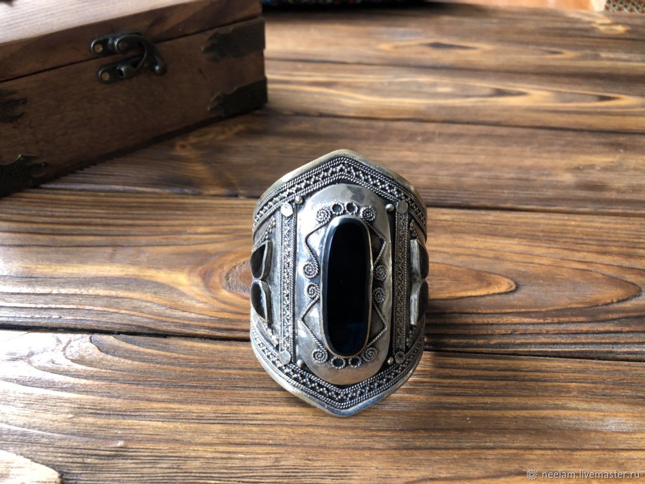 Массивный серебряный бохо-браслет с черным агатом в берберском стиле