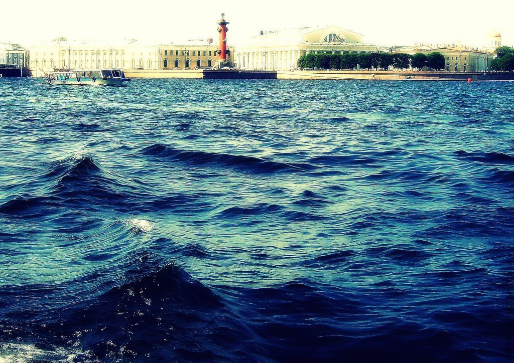 Вижу синюю реку. Синий Петербург. Петербург синее небо.