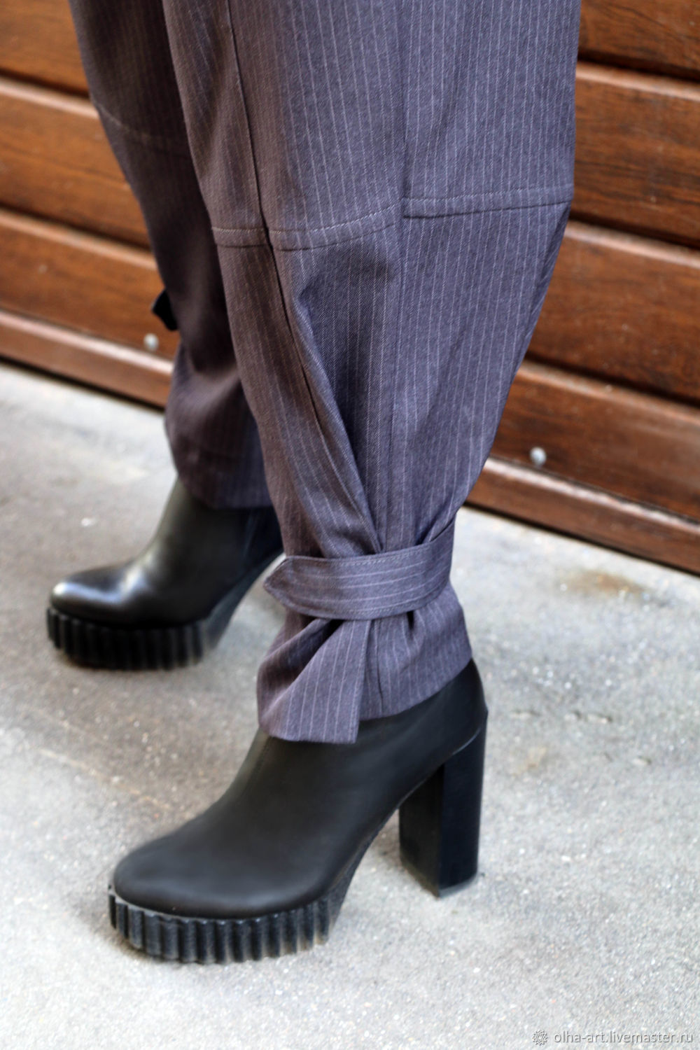 Женские прямые серые осенние брюки в полоску на каждый день винтернет-магазине Ярмарка Мастеров по цене 2500 ₽ – JZSY0RU